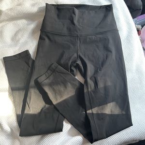 Like new, size 4, 26# inseam high rise Wunder lululemon leggings!